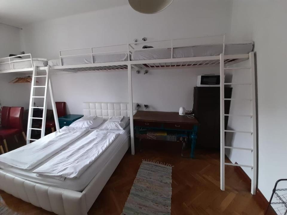 Rodzinna Przestrzen Dla 8 Osob 2 Pokoje Z Lazienka I Mini Aneksem Warsaw Exterior photo