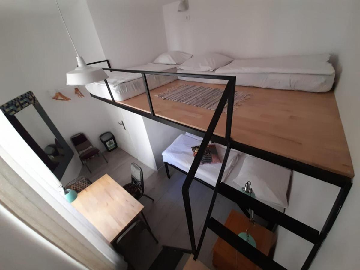 Rodzinna Przestrzen Dla 8 Osob 2 Pokoje Z Lazienka I Mini Aneksem Warsaw Exterior photo